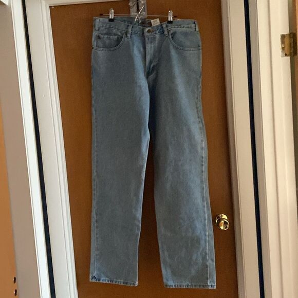 Vintage classic fit Premium Jean. Eddie Bauer no longer makes these. NWT w36 L36